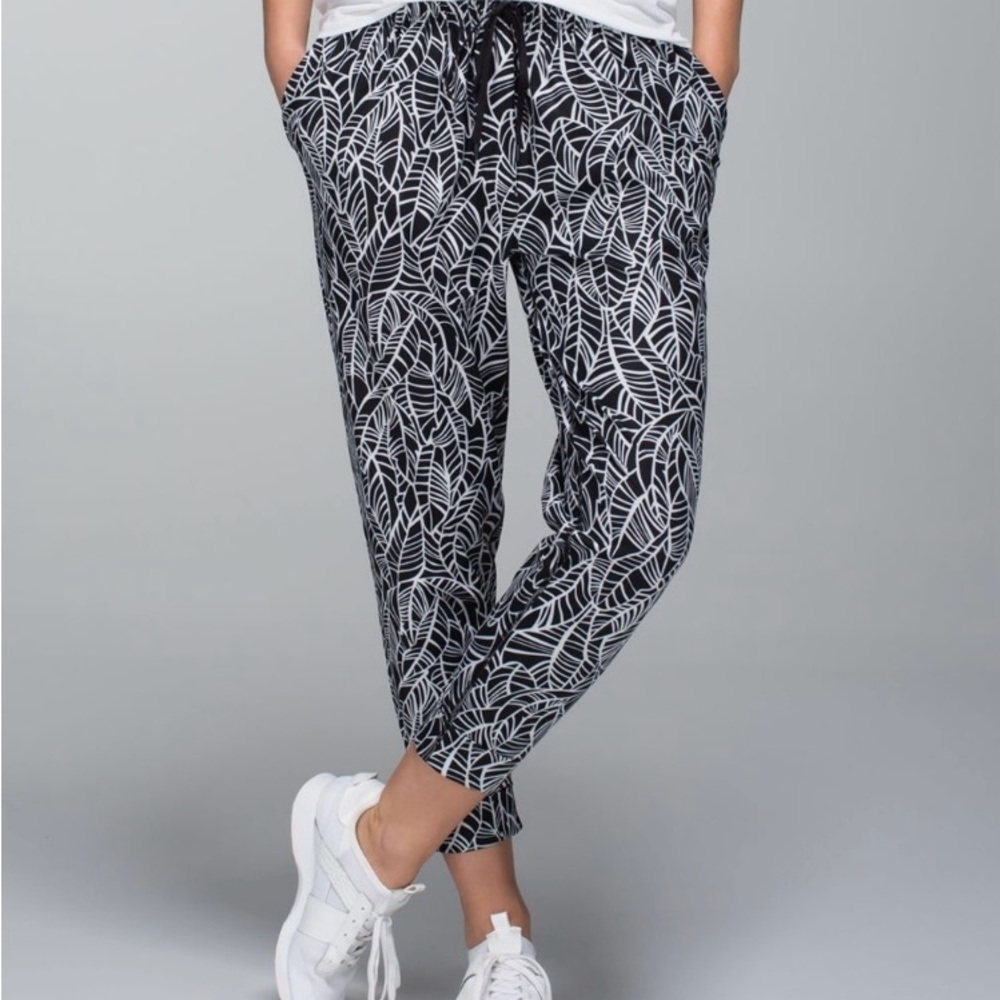 Lululemon Jet Crop Leaf Print Black and White Women's Pants